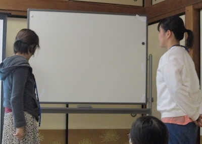 受講者が考えを発表しているところの様子の写真