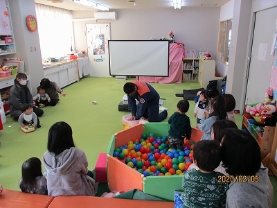 学習会が行われている様子の写真