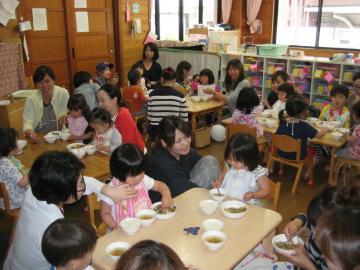 給食参観の様子の写真