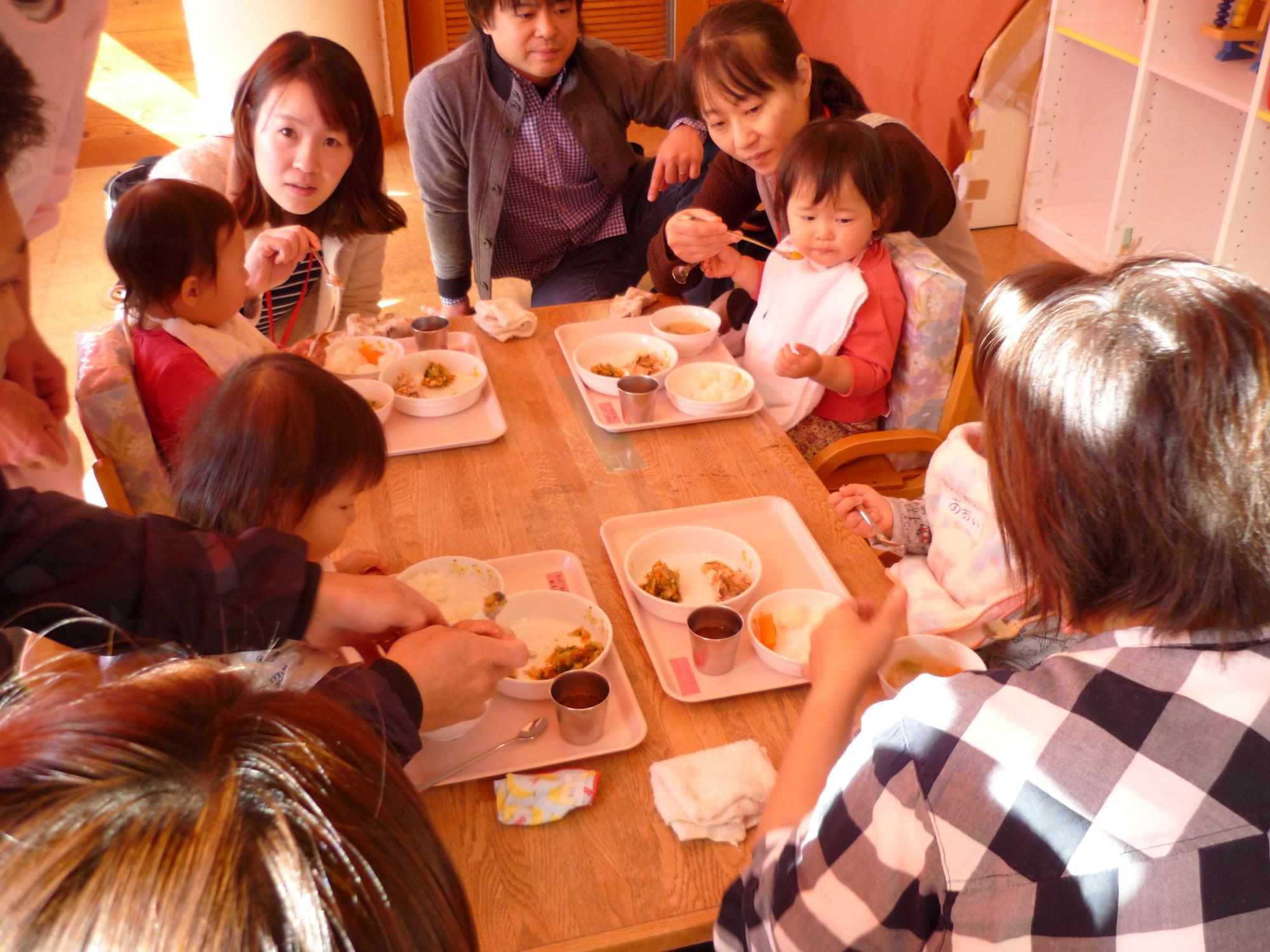 給食参観の様子の写真